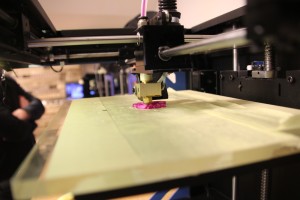 3D tiskárna v chodu 3D tisk makerslab